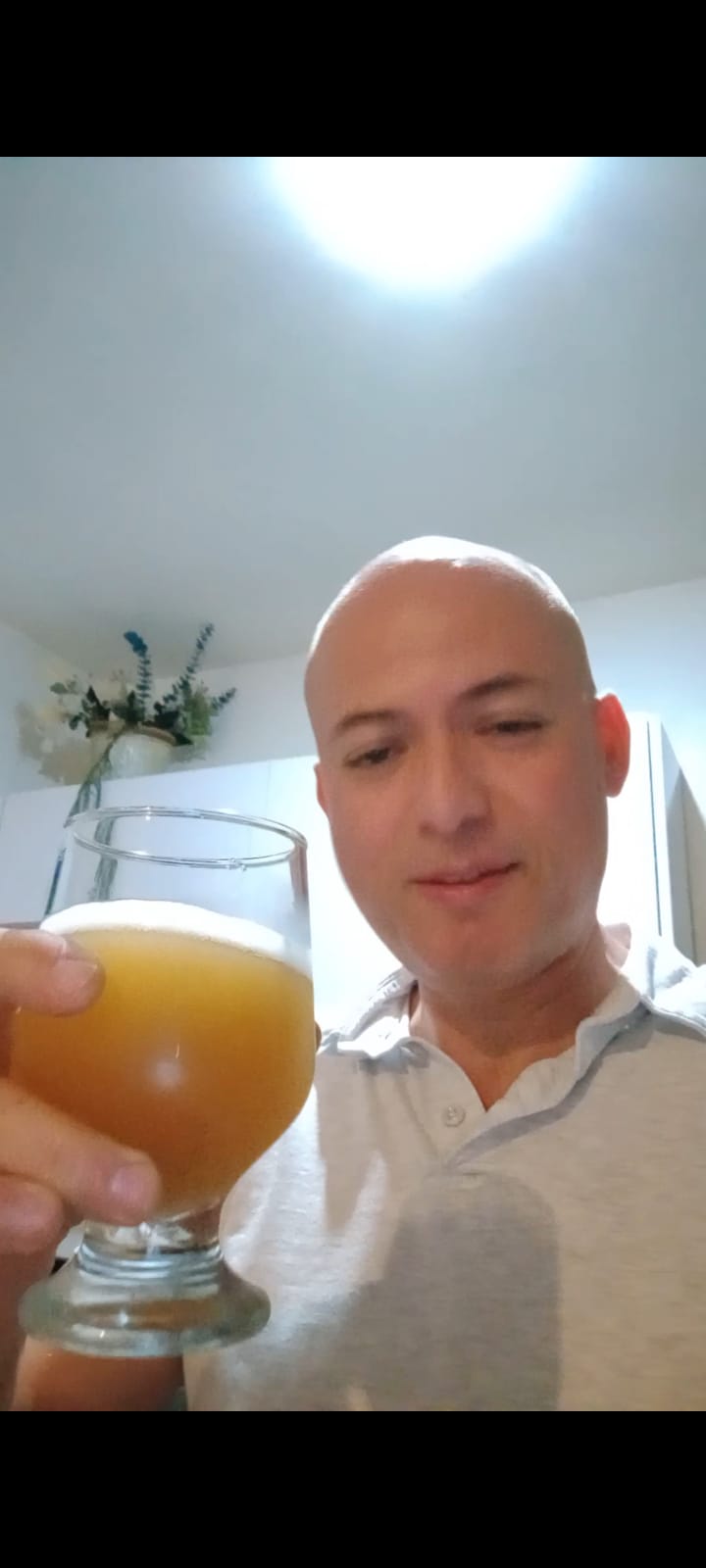 Yo probando la cerveza de Gera pobando cerveza artesanal